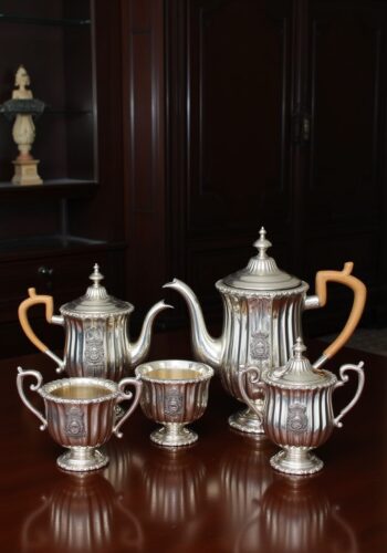tea set con stemmi